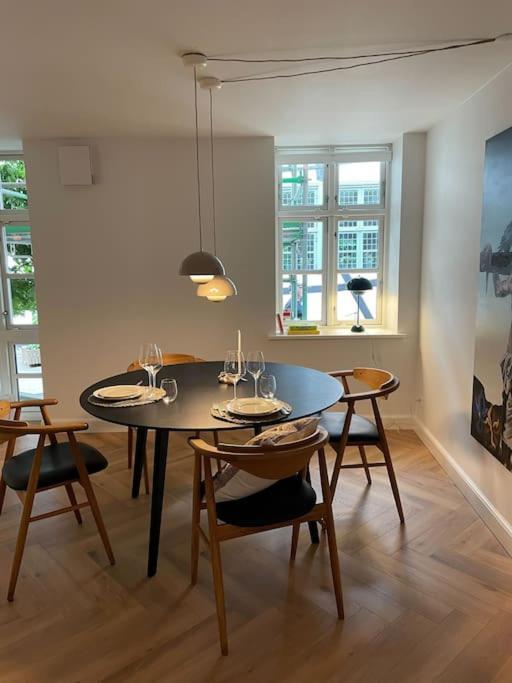 Nyrenoveret Charmerende Lejlighed I Odense C! Lägenhet Exteriör bild