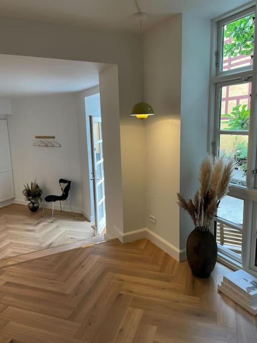 Nyrenoveret Charmerende Lejlighed I Odense C! Lägenhet Exteriör bild