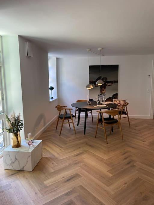 Nyrenoveret Charmerende Lejlighed I Odense C! Lägenhet Exteriör bild