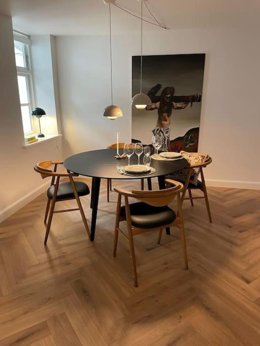 Nyrenoveret Charmerende Lejlighed I Odense C! Lägenhet Exteriör bild