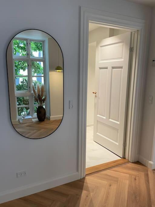Nyrenoveret Charmerende Lejlighed I Odense C! Lägenhet Exteriör bild