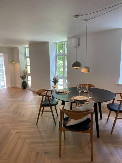 Nyrenoveret Charmerende Lejlighed I Odense C! Lägenhet Exteriör bild