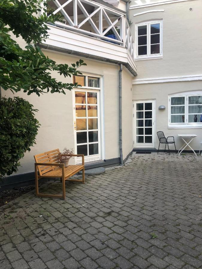 Nyrenoveret Charmerende Lejlighed I Odense C! Lägenhet Exteriör bild